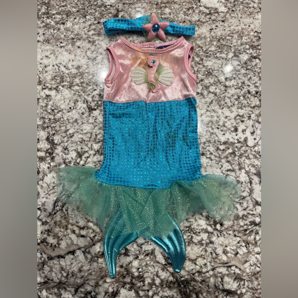 Tiny little mermaid costume 💕